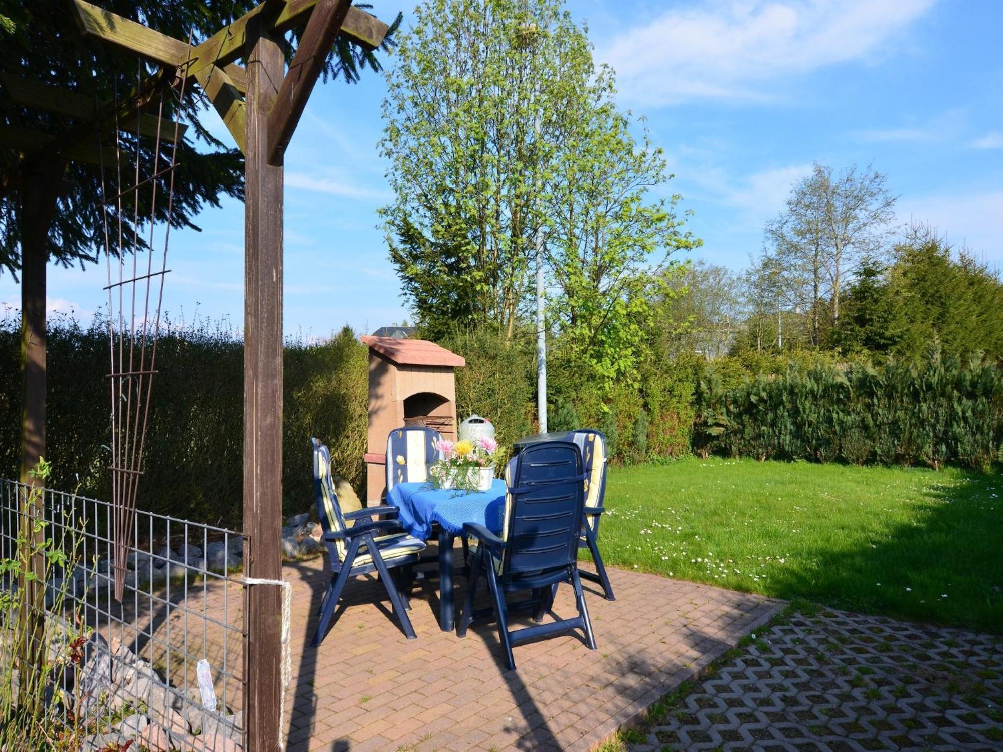 Holiday Home With Garden Neustadt am Rennsteig Buitenkant foto